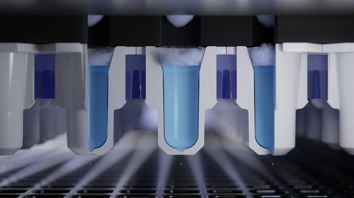 The I.DOT Non-Contact Dispenser works through a tipless system, drastically reducing the plastic waste of a drug discovery lab.&nbsp;